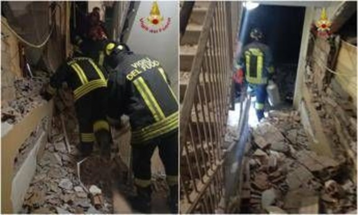 Paura a Roma, esplosione in una palazzina a Ostia: 1 ferito e 11 famiglie evacuate Paura a Roma, esplosione in una palazzina a Ostia: 1 ferito e 11 famiglie evacuate