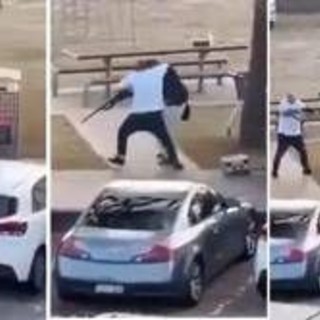 Sydney, il cittadino eroe affronta e disarma il terrorista