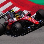 Trionfo Ferrari a Barcellona: vince Hamilton su Russell, Antonelli e Leclerc out