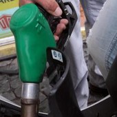 Carburanti, tredicesimo giorno di calo dei prezzi ﻿per benzina e diesel