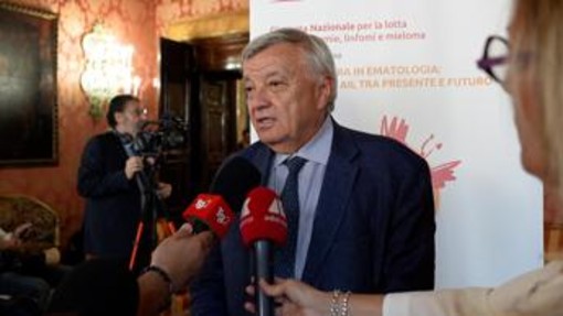 Ematologo Rambaldi: "Diagnosi molecolari e cure mirate migliorano la prognosi dei tumori del sangue" Ematologo Rambaldi: "Diagnosi molecolari e cure mirate migliorano la prognosi dei tumori del sangue"