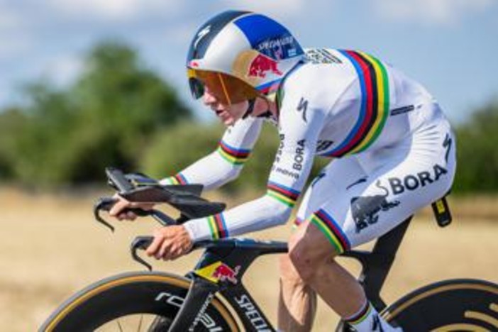Tour de France, Evenepoel vince la cronometro della 16a tappa, Pogacar resta in maglia gialla Tour de France, Evenepoel vince la cronometro della 16a tappa, Pogacar resta in maglia gialla