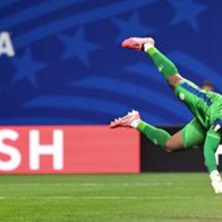 Mondiali, Mpasi show nel primo tempo contro l'Inghilterra: chi è il portiere del Congo Mondiali, Mpasi show nel primo tempo contro l'Inghilterra: chi è il portiere del Congo