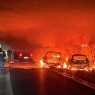 Reggio Calabria, assalto a portavalori in galleria: bottino da due milioni di euro Reggio Calabria, assalto a portavalori in galleria: bottino da due milioni di euro