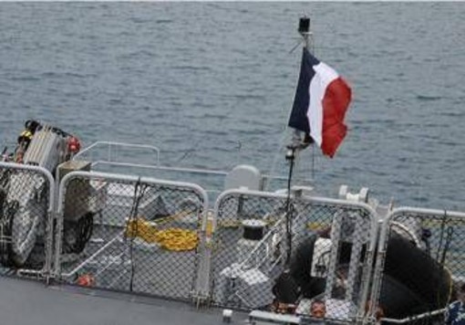 Francia intercetta petroliera russa al largo dell'Atlantico. Cremlino: "Atto di pirateria" Francia intercetta petroliera russa al largo dell'Atlantico. Cremlino: "Atto di pirateria"