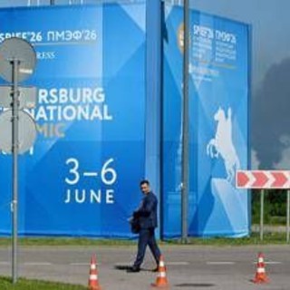 Ucraina-Russia, attacco di droni su San Pietroburgo. Trump: “Zelensky e Putin risolvano da soli” Ucraina-Russia, attacco di droni su San Pietroburgo. Trump: “Zelensky e Putin risolvano da soli”
