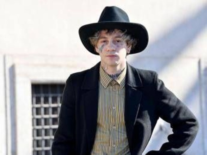 Sanremo 2026, Chiello chi è: esordi, la vita privata, l'amicizia con Rose Villain Sanremo 2026, Chiello chi è: esordi, la vita privata, l'amicizia con Rose Villain