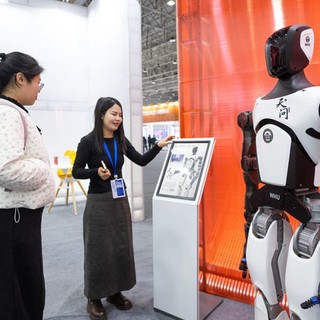 Cina, l’industria IA del Paese supererà 1,2 trilioni di yuan nel 2025