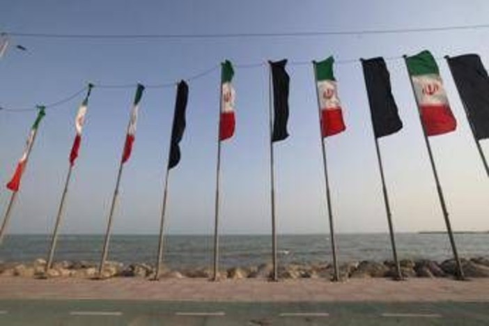 Iran, per Trump tre possibili strategie per battere Teheran. Araghchi: "Noi potenza invincibile"