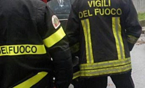 Auto incendiata nel box, morto un 60enne a Ronco Scrivia. Tre i feriti Auto incendiata nel box, morto un 60enne a Ronco Scrivia. Tre i feriti