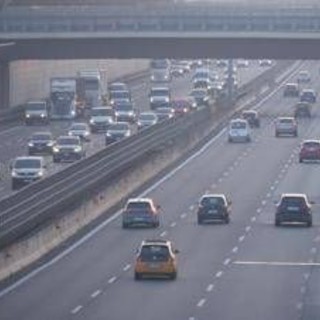 Caro carburanti, al via lo sciopero degli autotrasportatori nel Sud Italia: cosa sappiamo Caro carburanti, al via lo sciopero degli autotrasportatori nel Sud Italia: cosa sappiamo