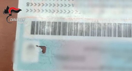 Carte d’identità elettroniche 'decapitate' del microchip: scoperti 3 casi in pochi giorni a Napoli Carte d’identità elettroniche 'decapitate' del microchip: scoperti 3 casi in pochi giorni a Napoli