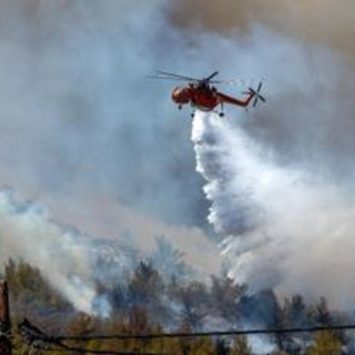 Grecia, due elicotteri antincendio si scontrano in volo: morti pilota e copilota