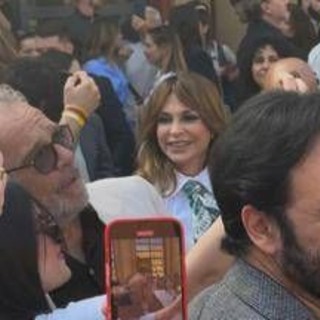 Tornano 'I Cesaroni', bagno di folla per il cast al teatro Palladium di Roma Tornano 'I Cesaroni', bagno di folla per il cast al teatro Palladium di Roma