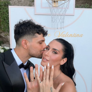 Valentina Vignali si è sposata, il matrimonio con Fabio Stefanini a tema 'basket'