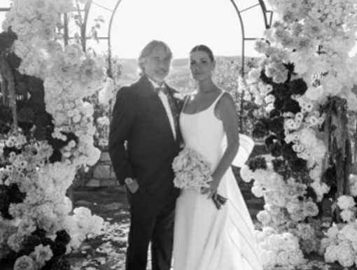 Vanessa Incontrada si è sposata, le nozze con Rossano Laurini: la prima foto dopo il 'sì' Vanessa Incontrada si è sposata, le nozze con Rossano Laurini: la prima foto dopo il 'sì'