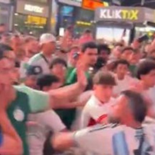Mondiali, follia a New York: rissa tra tifosi di Argentina e Algeria