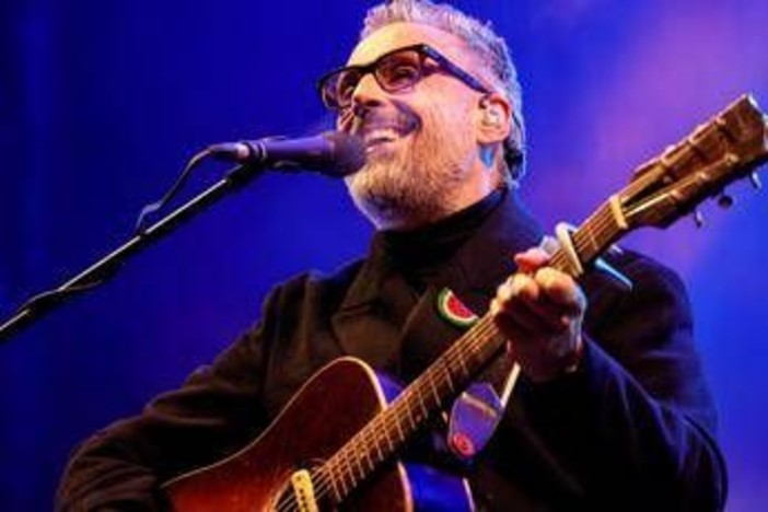 Sanremo 2026, Brunori Sas chi è: la cover con Maria Antonietta e Colombre Sanremo 2026, Brunori Sas chi è: la cover con Maria Antonietta e Colombre