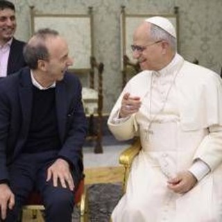 Benigni al Tg1, gaffe in diretta: "Ringrazio Papa Francesco..." - Il video Benigni al Tg1, gaffe in diretta: "Ringrazio Papa Francesco..." - Il video