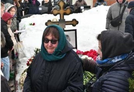 La madre di Navalny chiede giustizia: "Sapevamo che era stato assassinato" La madre di Navalny chiede giustizia: "Sapevamo che era stato assassinato"