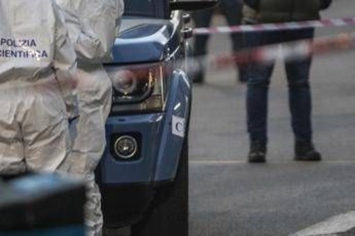 Torino, madre e figlia trovate morte in casa: omicidio-suicidio tra ipotesi Torino, madre e figlia trovate morte in casa: omicidio-suicidio tra ipotesi