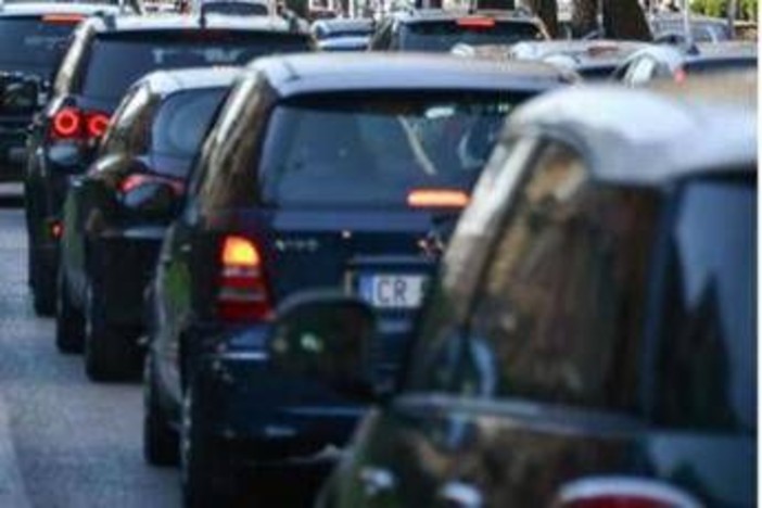 Slitta blocco diesel Euro 5, salvi per ora gli automobilisti: cosa dice la bozza del decreto Slitta blocco diesel Euro 5, salvi per ora gli automobilisti: cosa dice la bozza del decreto
