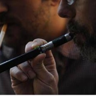 Oncologi: "In 4 anni raddoppiato uso sigarette elettroniche e tabacco riscaldato"