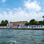 Venezia, scontri tra polizia e manifestanti che volevano raggiungere lo yacht di Fertitta Venezia, scontri tra polizia e manifestanti che volevano raggiungere lo yacht di Fertitta
