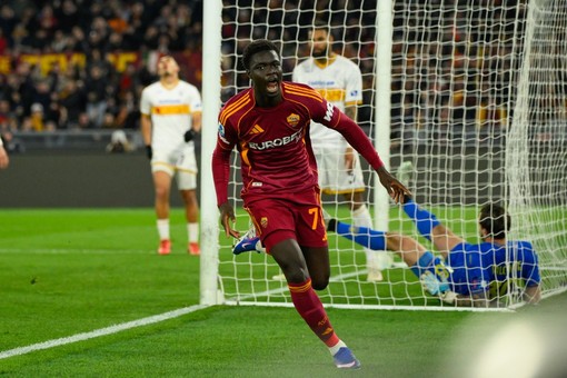 Una rete di Vaz piega il Lecce, la Roma vince 1-0 e aggancia la Juve Una rete di Vaz piega il Lecce, la Roma vince 1-0 e aggancia la Juve