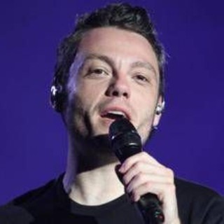 Tiziano Ferro fatica al concerto e preoccupa fan: "Che gli è successo?" Tiziano Ferro fatica al concerto e preoccupa fan: "Che gli è successo?"