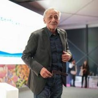Roberto Vecchioni, concerto annullato a Salerno per "motivi di salute" Roberto Vecchioni, concerto annullato a Salerno per "motivi di salute"