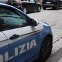 Uccisa con una coltellata alla schiena, scattano le indagini a Napoli Uccisa con una coltellata alla schiena, scattano le indagini a Napoli