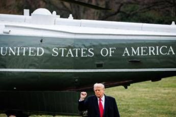 Trump domani al Congresso per lo stato dell'Unione, ma il tycoon sprofonda nei sondaggi