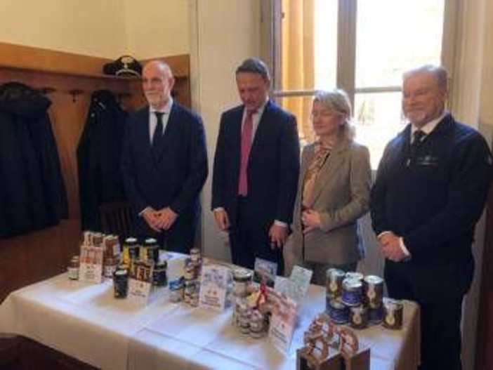 McDonald’s al fianco filiera del miele biologico italiano, 8 ton. in oltre 800 ristoranti McDonald’s al fianco filiera del miele biologico italiano, 8 ton. in oltre 800 ristoranti