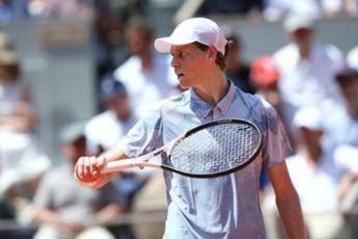 Sinner in campo prima di Wimbledon: esibizione con Cobolli e Darderi Sinner in campo prima di Wimbledon: esibizione con Cobolli e Darderi