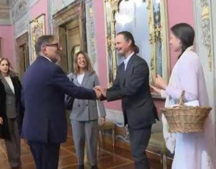 Famiglia nel bosco, i genitori in Senato. La Russa: "Stemperare il clima, non discuto provvedimenti e stile di vita" Famiglia nel bosco, i genitori in Senato. La Russa: "Stemperare il clima, non discuto provvedimenti e stile di vita"