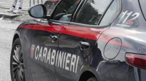 Torino, tenta di uccidere la madre con la sparachiodi e chiama il 112