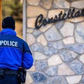 Crans-Montana, l'indagine sulla strage: l'uscita di emergenza era chiusa a chiave