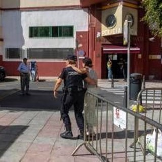 Ceuta, inviato Rai: "Fermati per ore, ci hanno sequestrato l'attrezzatura" Ceuta, inviato Rai: "Fermati per ore, ci hanno sequestrato l'attrezzatura"