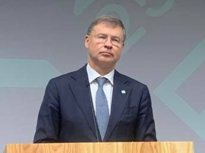 Conti pubblici Italia: l'Ue rivaluta il deficit in autunno Conti pubblici Italia: l'Ue rivaluta il deficit in autunno