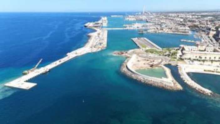 Porti, da oggi attiva apertura a Sud del porto di Civitavecchia Porti, da oggi attiva apertura a Sud del porto di Civitavecchia