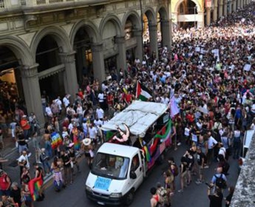 Pride Bologna, media Tel Aviv: "Israeliani spintonati, anche donna incinta" Pride Bologna, media Tel Aviv: "Israeliani spintonati, anche donna incinta"
