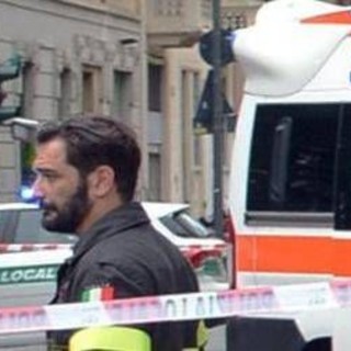 Incidente in corso Sempione a Milano tra mezzo Amsa e due auto: un morto e due feriti
