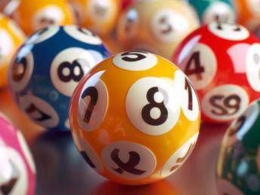 Superenalotto, la schedina da 5 euro e la tassa sulla fortuna: cosa sappiamo sulla vincita record a La Velletta Brianza Superenalotto, la schedina da 5 euro e la tassa sulla fortuna: cosa sappiamo sulla vincita record a La Velletta Brianza