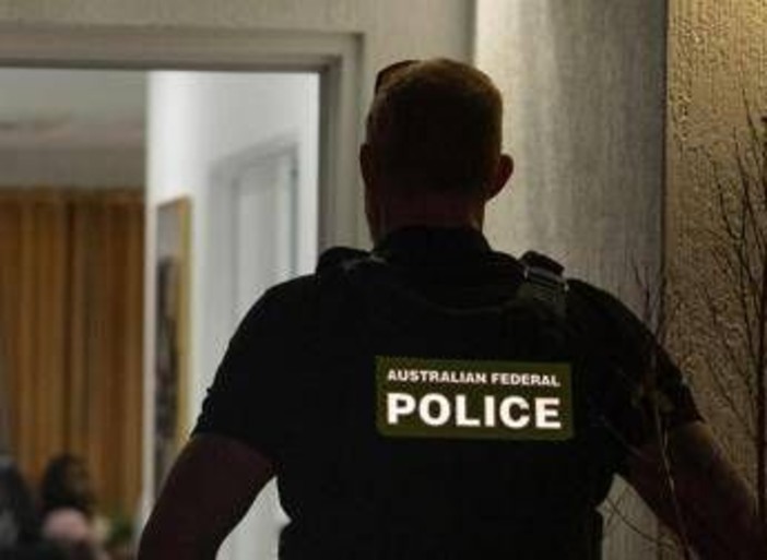 Australia, allarme per corpo in una valigia... ma era una bambola sexy