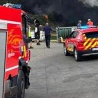 Belgio, incendio in un palazzo ad Anversa: diversi morti e feriti Belgio, incendio in un palazzo ad Anversa: diversi morti e feriti