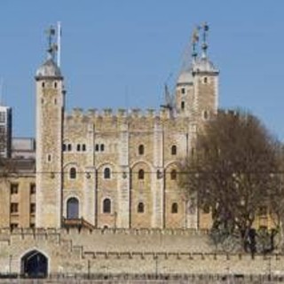 Torre di Londra, imbrattata con cibo la teca contenente la Corona Imperiale: 4 arresti