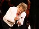 Rod Stewart, malore nel concerto e maschera per l'ossigeno sul palco