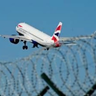 Allarme voli per mancanza di carburante? Perché non conviene assicurarsi e cosa si rischia davvero Allarme voli per mancanza di carburante? Perché non conviene assicurarsi e cosa si rischia davvero