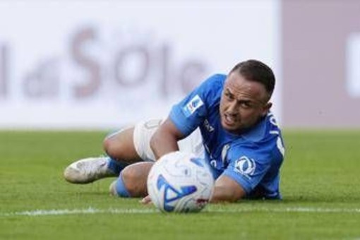 Napoli, tegola Lobotka: problema alla caviglia sinistra, lo slovacco esce in barella